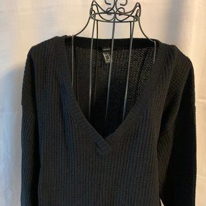 Forver 21 Women's size Small Black Stretchy Ribbed Long Sleeve V-neck Pullover